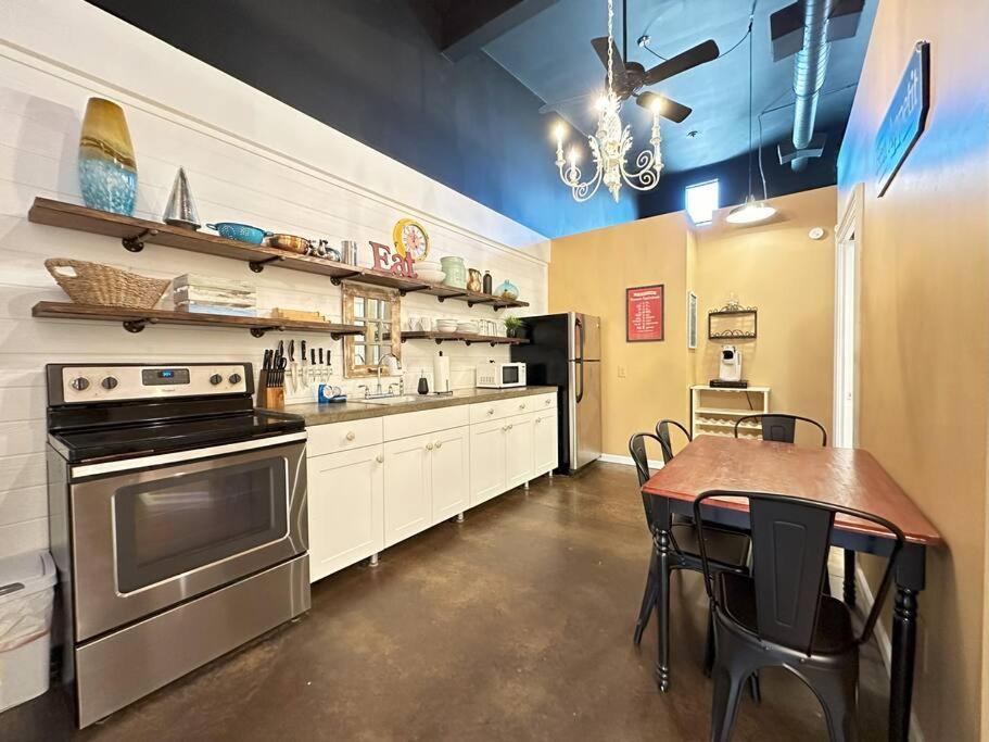 דירות Demorest Haven At Hazel~Downtown Loft מראה חיצוני תמונה